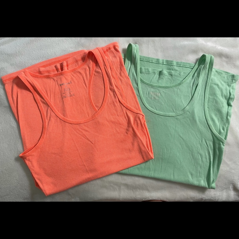 Bundle of 2 tank tops